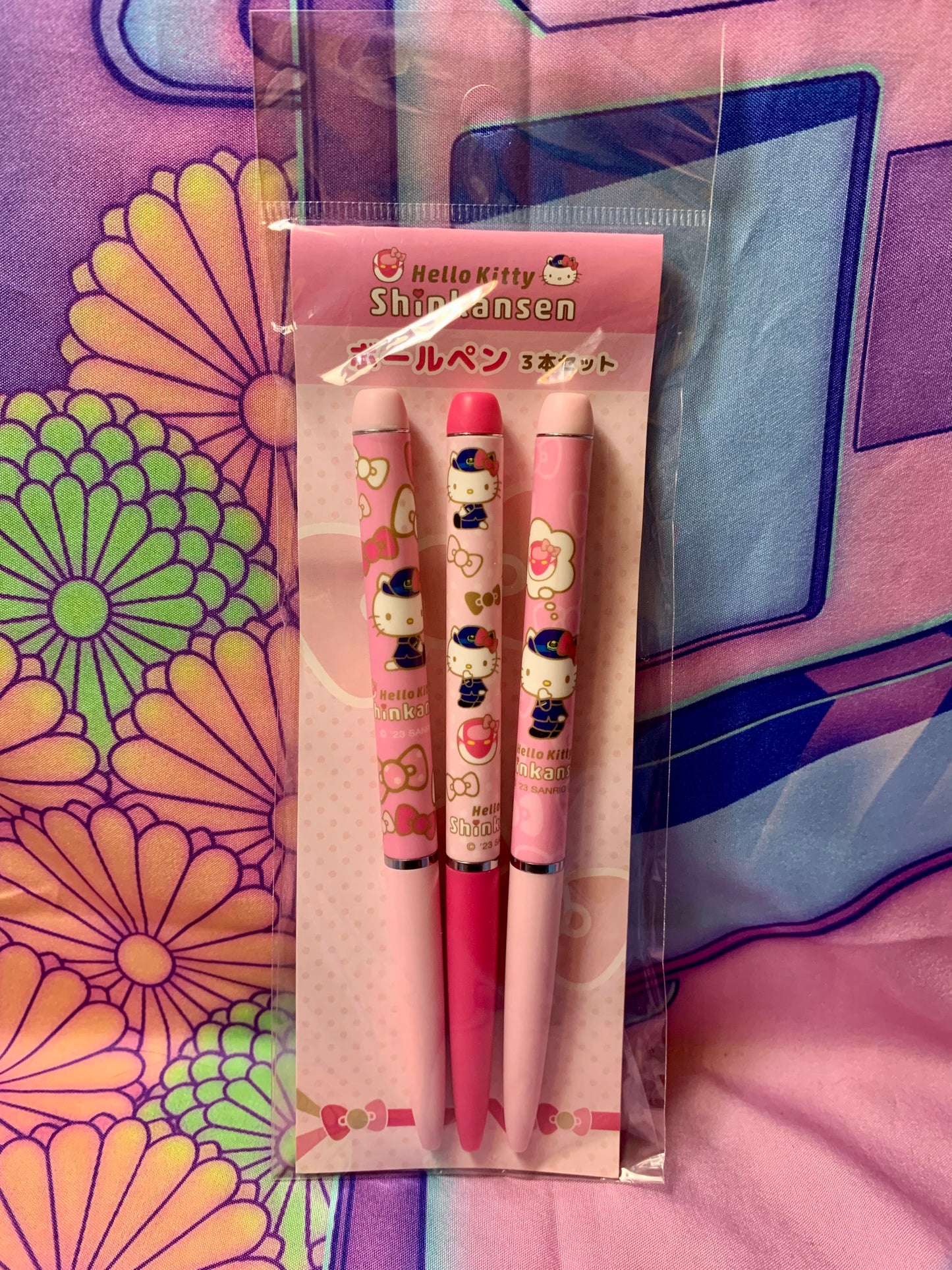 Set 3 Crayons à bille / 3 ballpoint pens - Hello Kitty Shinkansen - Sanrio 2023 - Comme neuf (jamais utilisés)